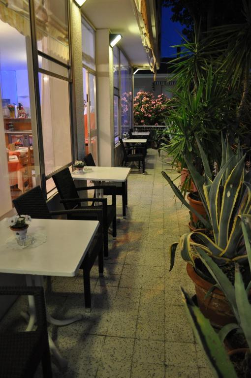 Hotel Nancy Римини Экстерьер фото
