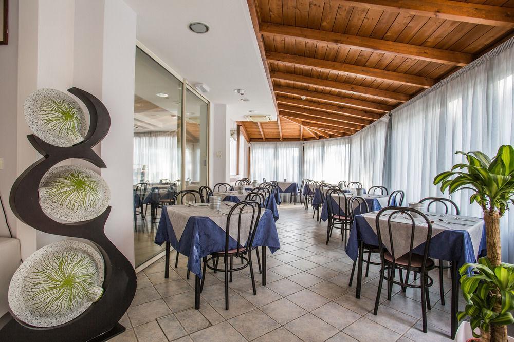 Hotel Nancy Римини Экстерьер фото