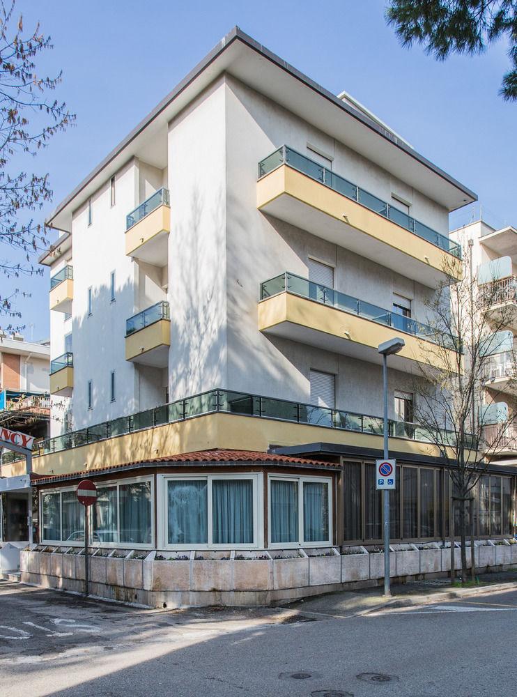 Hotel Nancy Римини Экстерьер фото