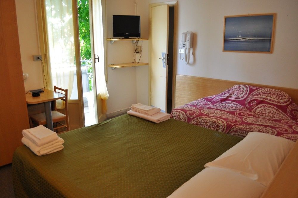Hotel Nancy Римини Экстерьер фото