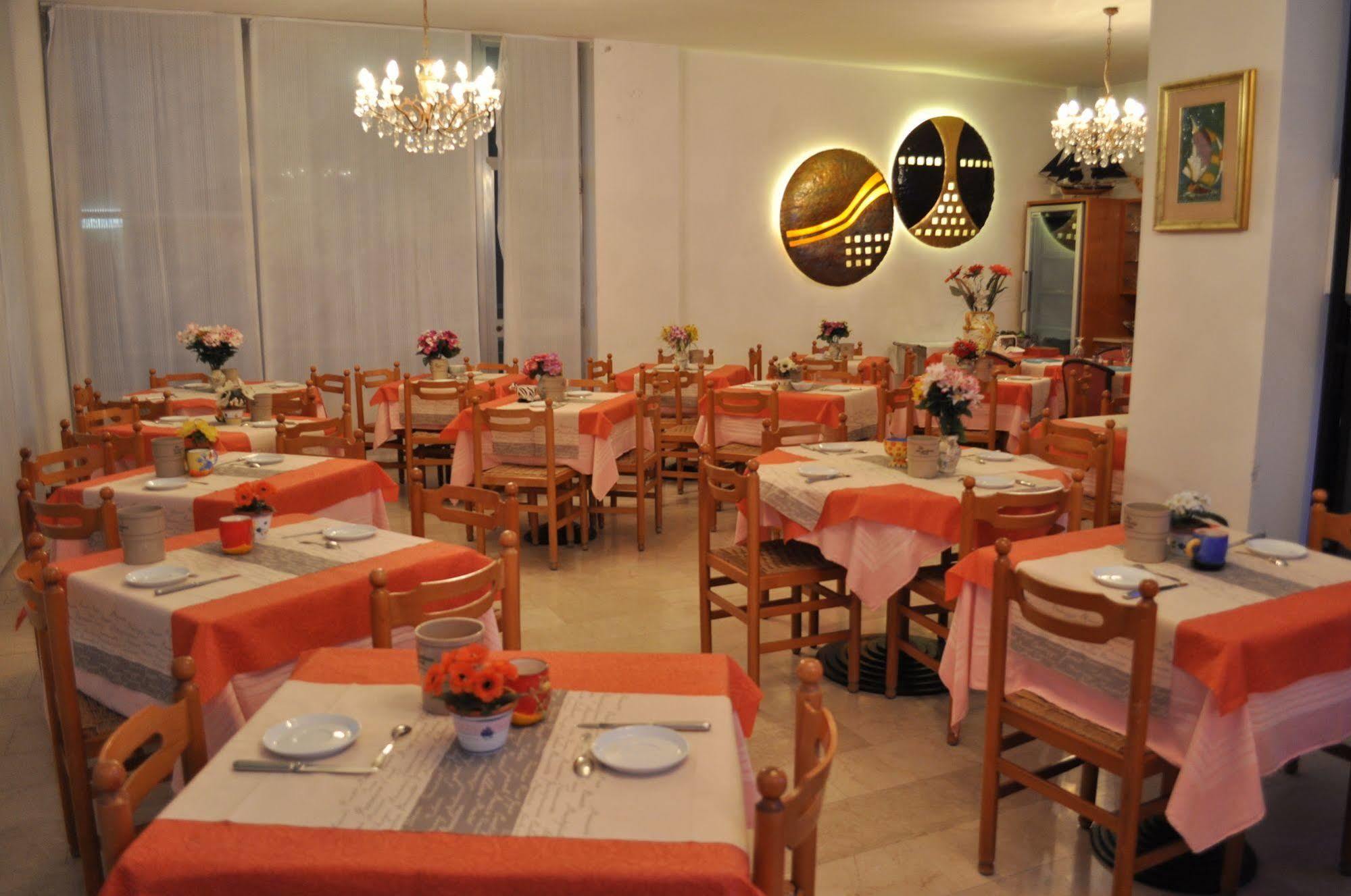 Hotel Nancy Римини Экстерьер фото